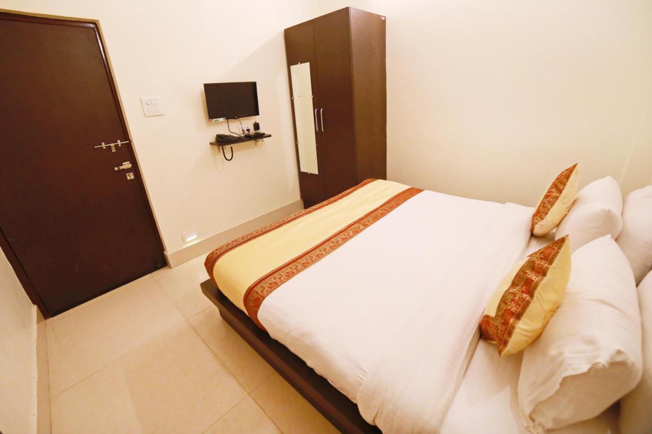 Oyo 16708 Sada Shiv Guest House พาราณสี ภายนอก รูปภาพ
