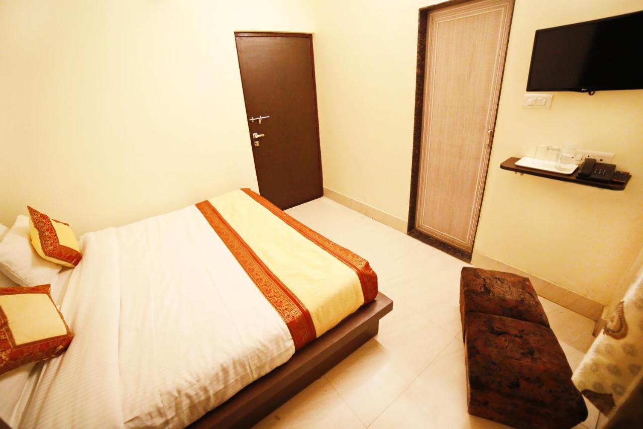 Oyo 16708 Sada Shiv Guest House พาราณสี ภายนอก รูปภาพ