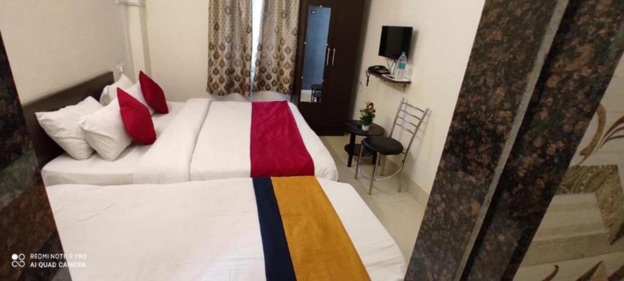 Oyo 16708 Sada Shiv Guest House พาราณสี ภายนอก รูปภาพ