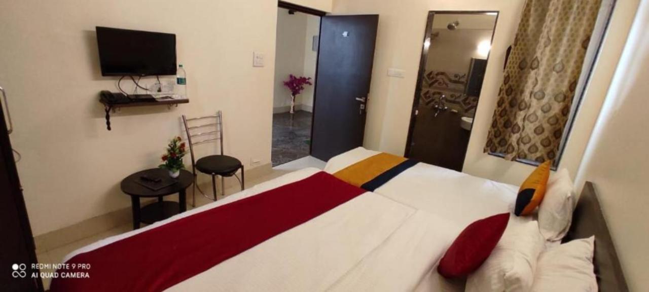 Oyo 16708 Sada Shiv Guest House พาราณสี ภายนอก รูปภาพ