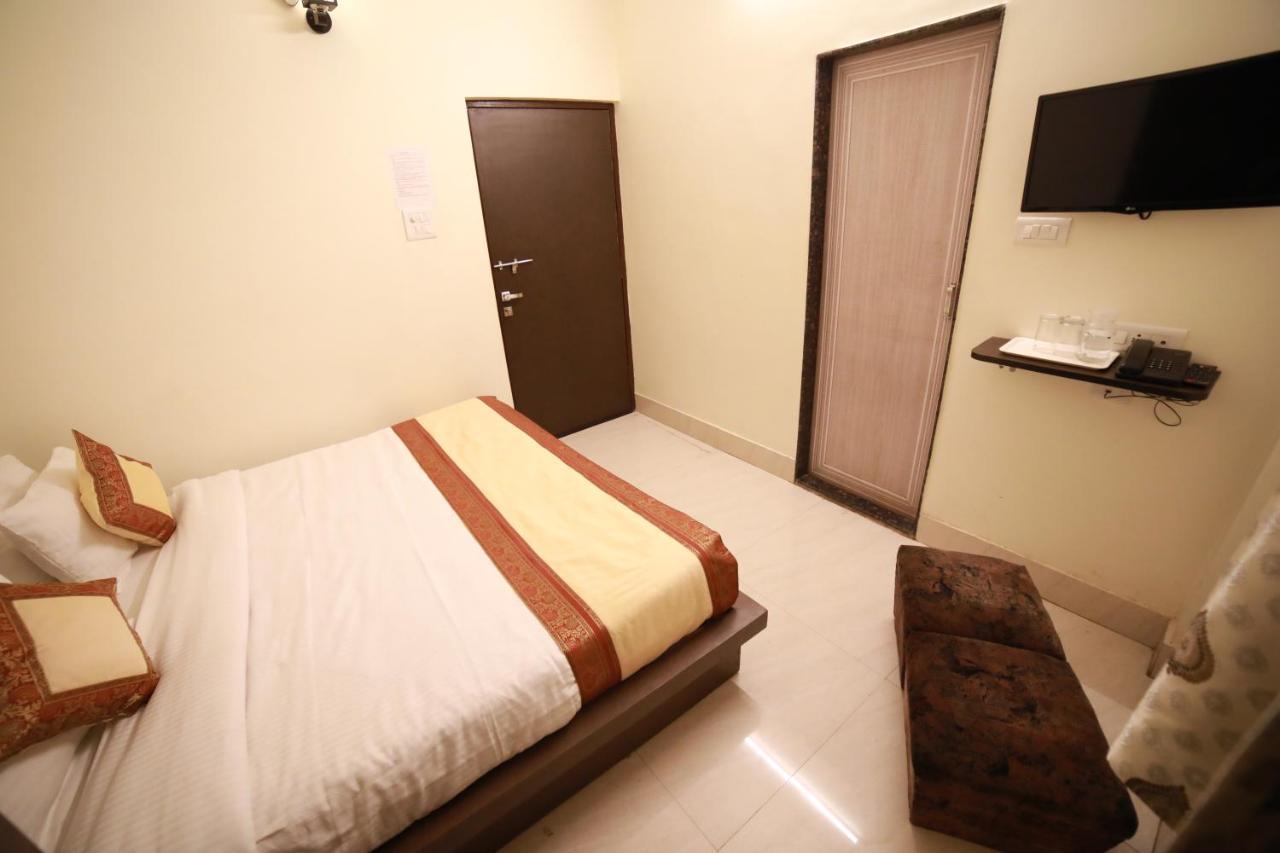 Oyo 16708 Sada Shiv Guest House พาราณสี ภายนอก รูปภาพ