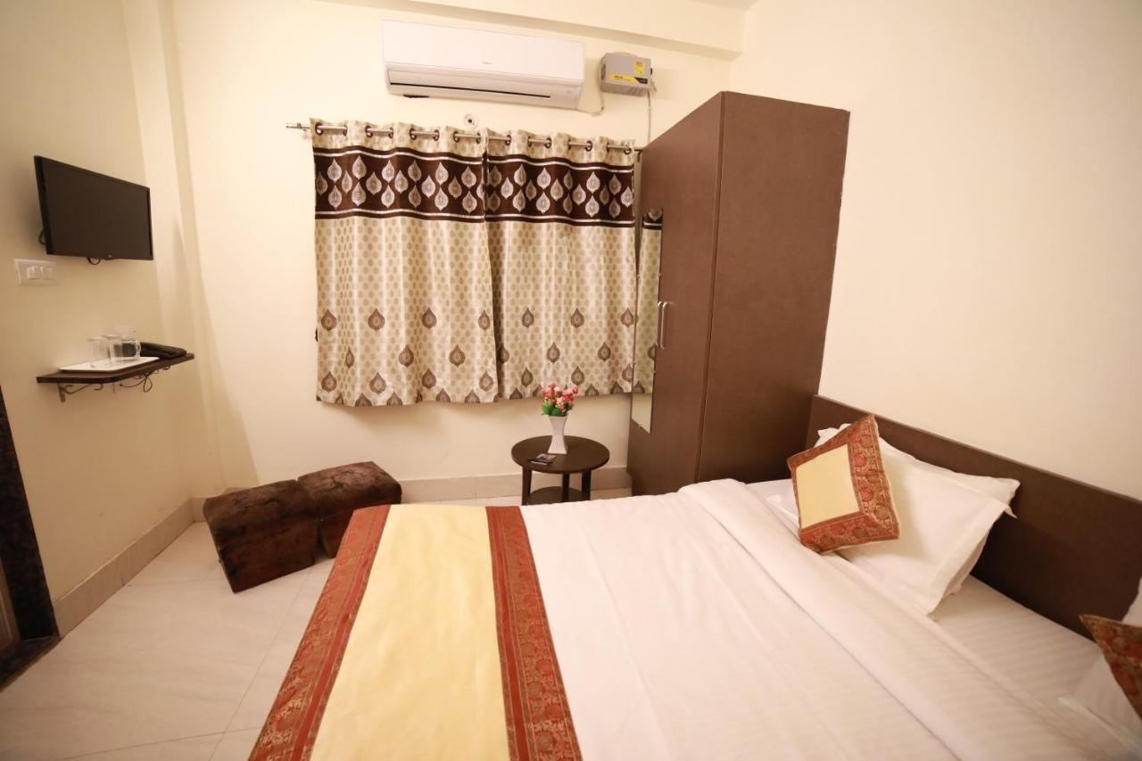 Oyo 16708 Sada Shiv Guest House พาราณสี ภายนอก รูปภาพ