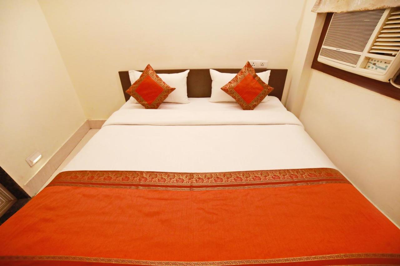 Oyo 16708 Sada Shiv Guest House พาราณสี ภายนอก รูปภาพ