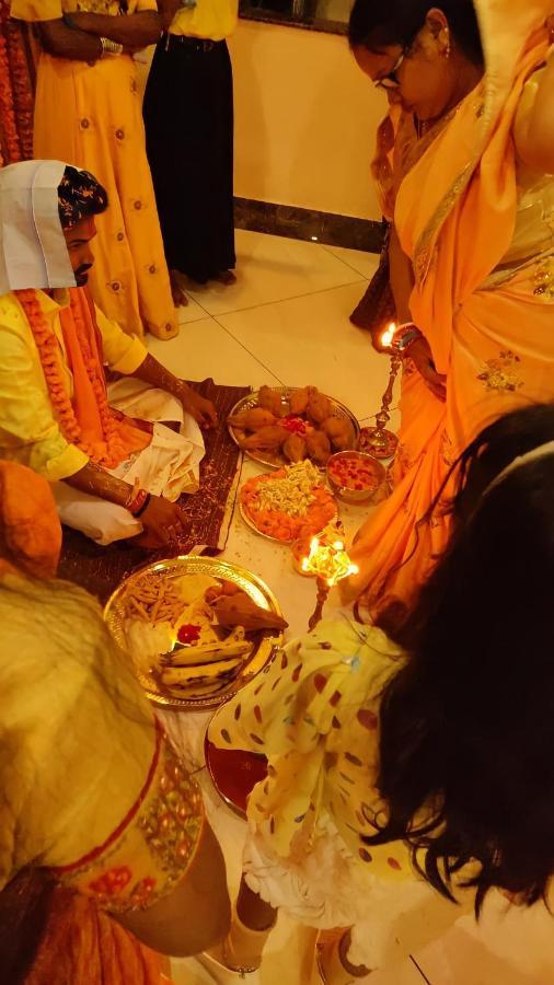 Oyo 16708 Sada Shiv Guest House พาราณสี ภายนอก รูปภาพ