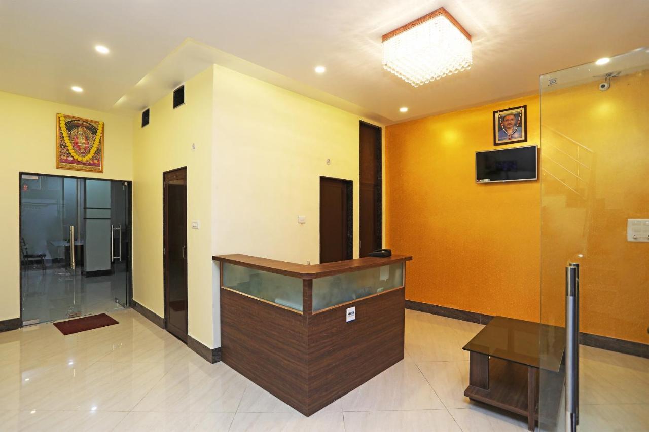 Oyo 16708 Sada Shiv Guest House พาราณสี ภายนอก รูปภาพ