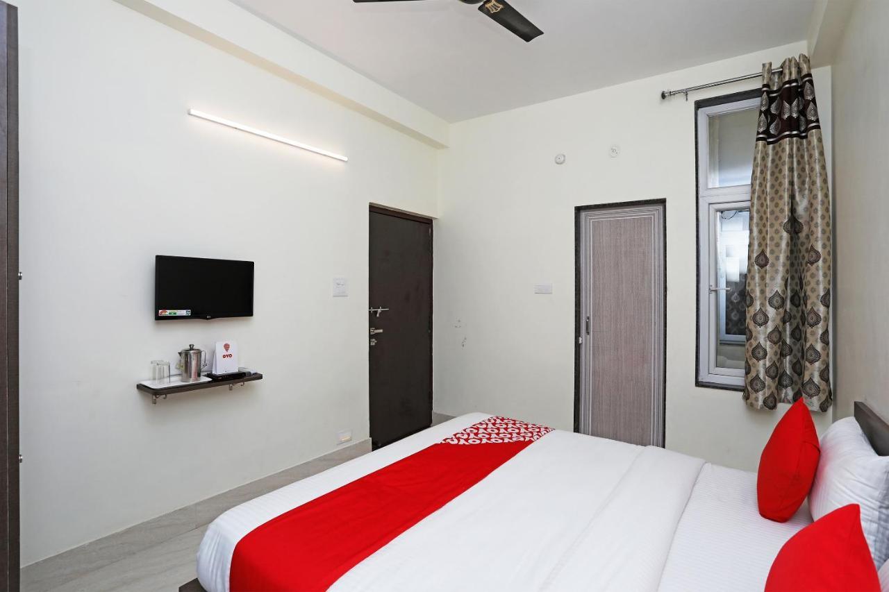 Oyo 16708 Sada Shiv Guest House พาราณสี ภายนอก รูปภาพ