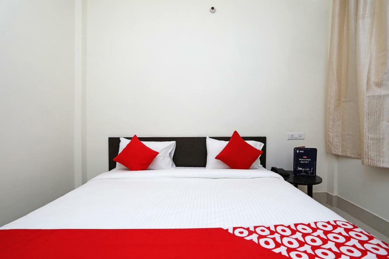 Oyo 16708 Sada Shiv Guest House พาราณสี ภายนอก รูปภาพ