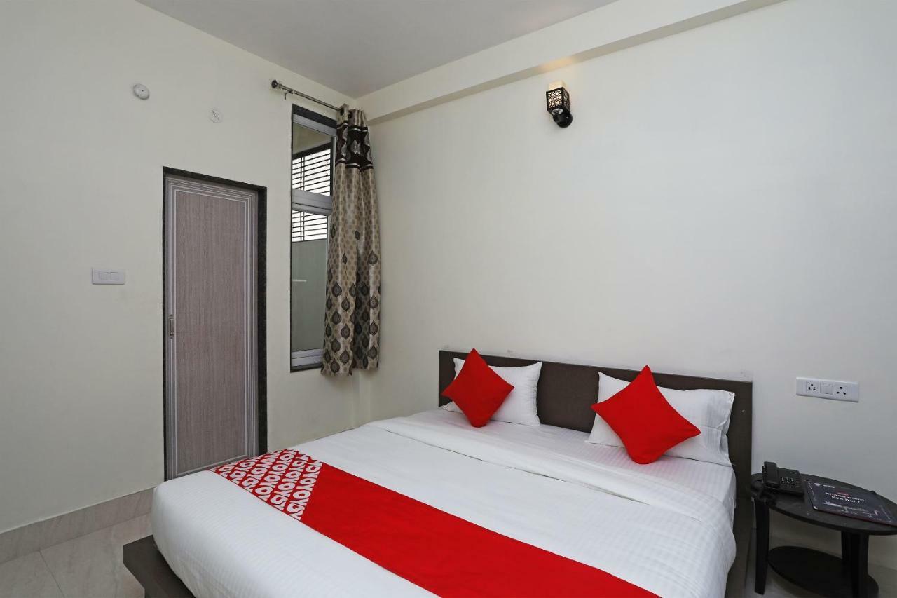 Oyo 16708 Sada Shiv Guest House พาราณสี ภายนอก รูปภาพ